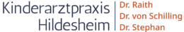 Schriftzug der Kinderarztpraxis Dr. Raith, Dr. von Schilling und Dr. Stephan